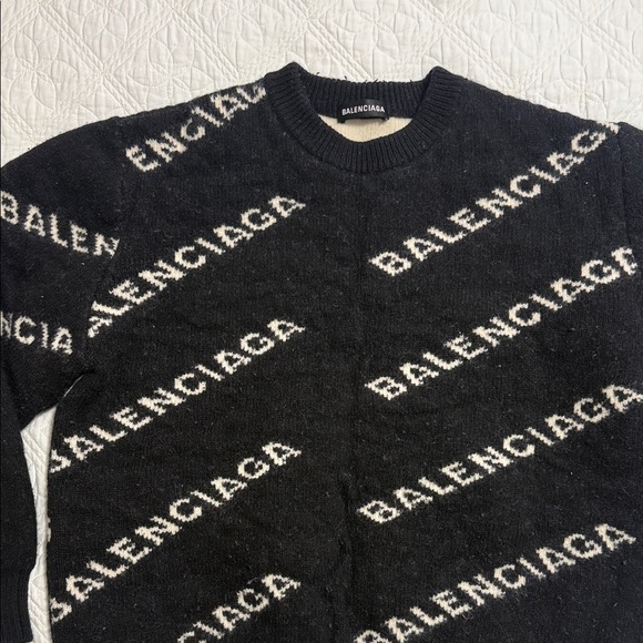 Balenciaga Black and White Logo Sweater - Picture 3 of 9